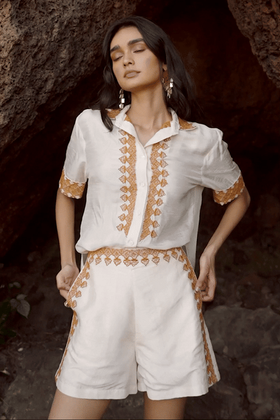 EMBROIDERED SHORTS - dash and dot