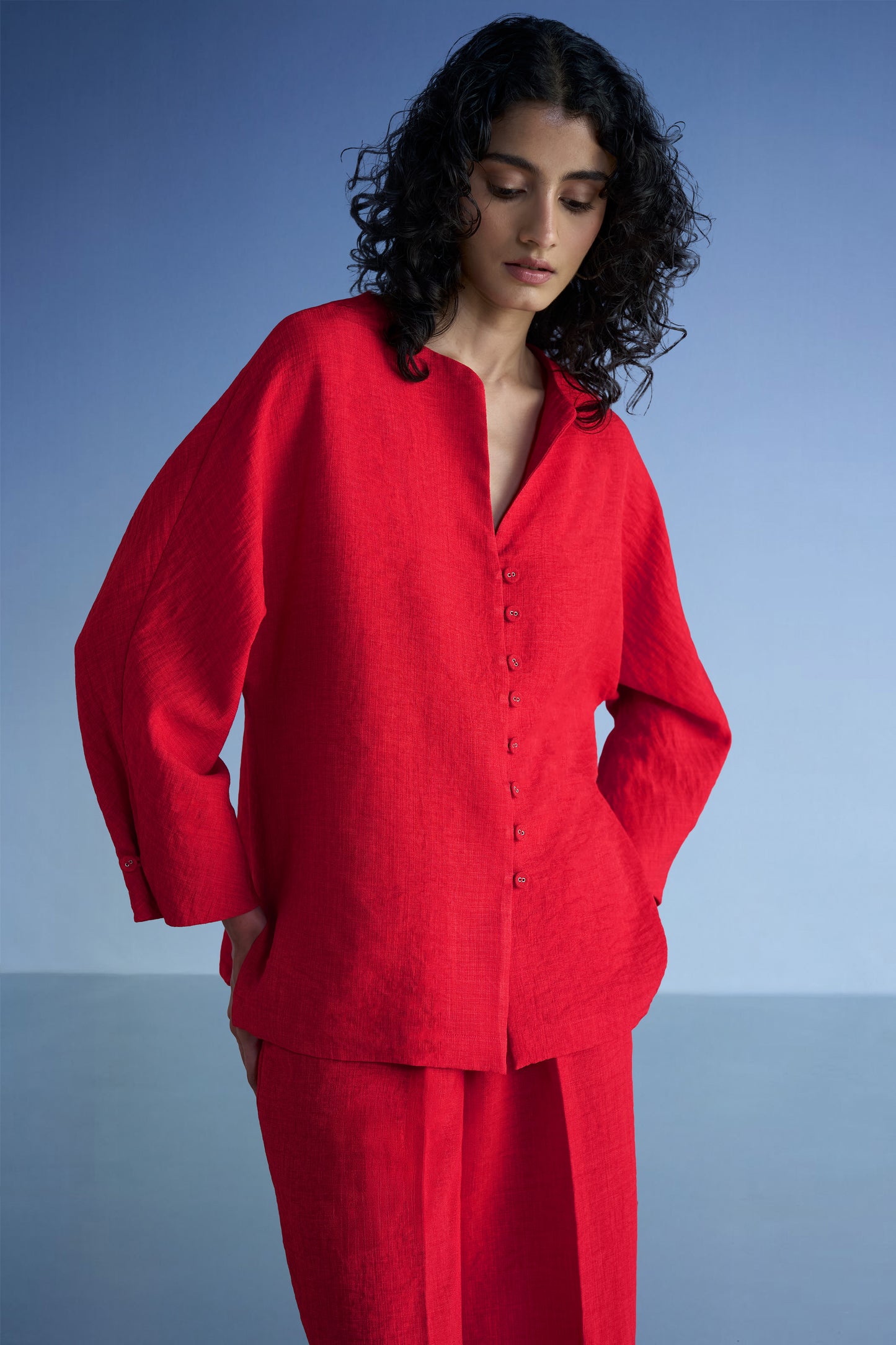 BUTTONED CUFF LINEN-TEXTURED SHIRT