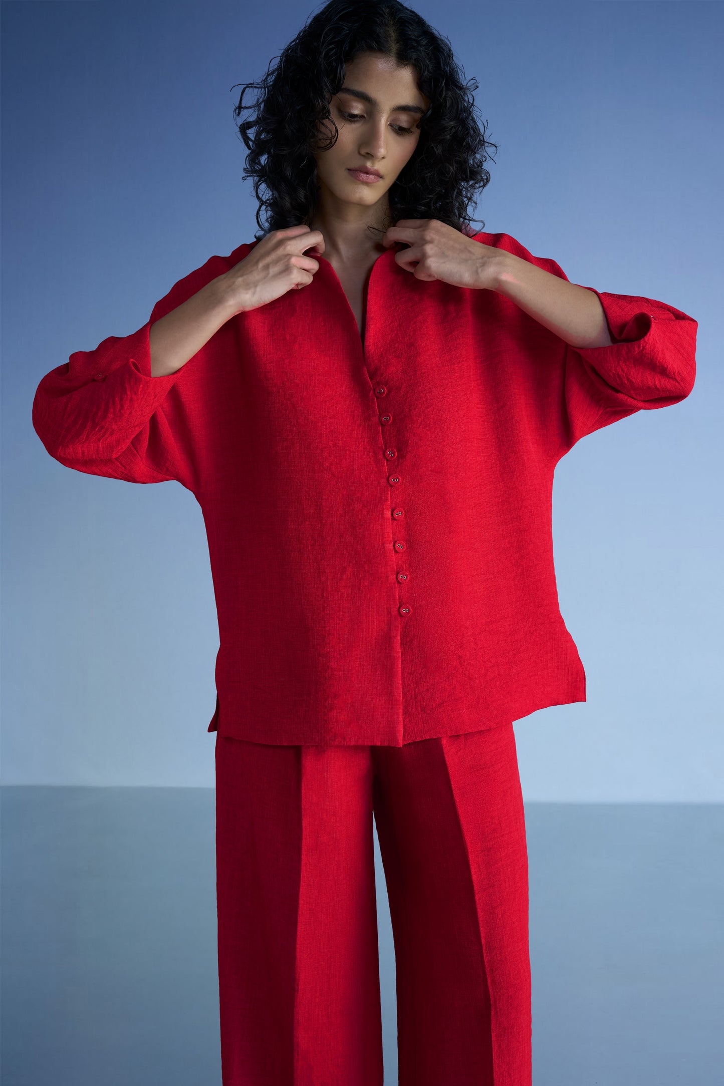 BUTTONED CUFF LINEN-TEXTURED SHIRT