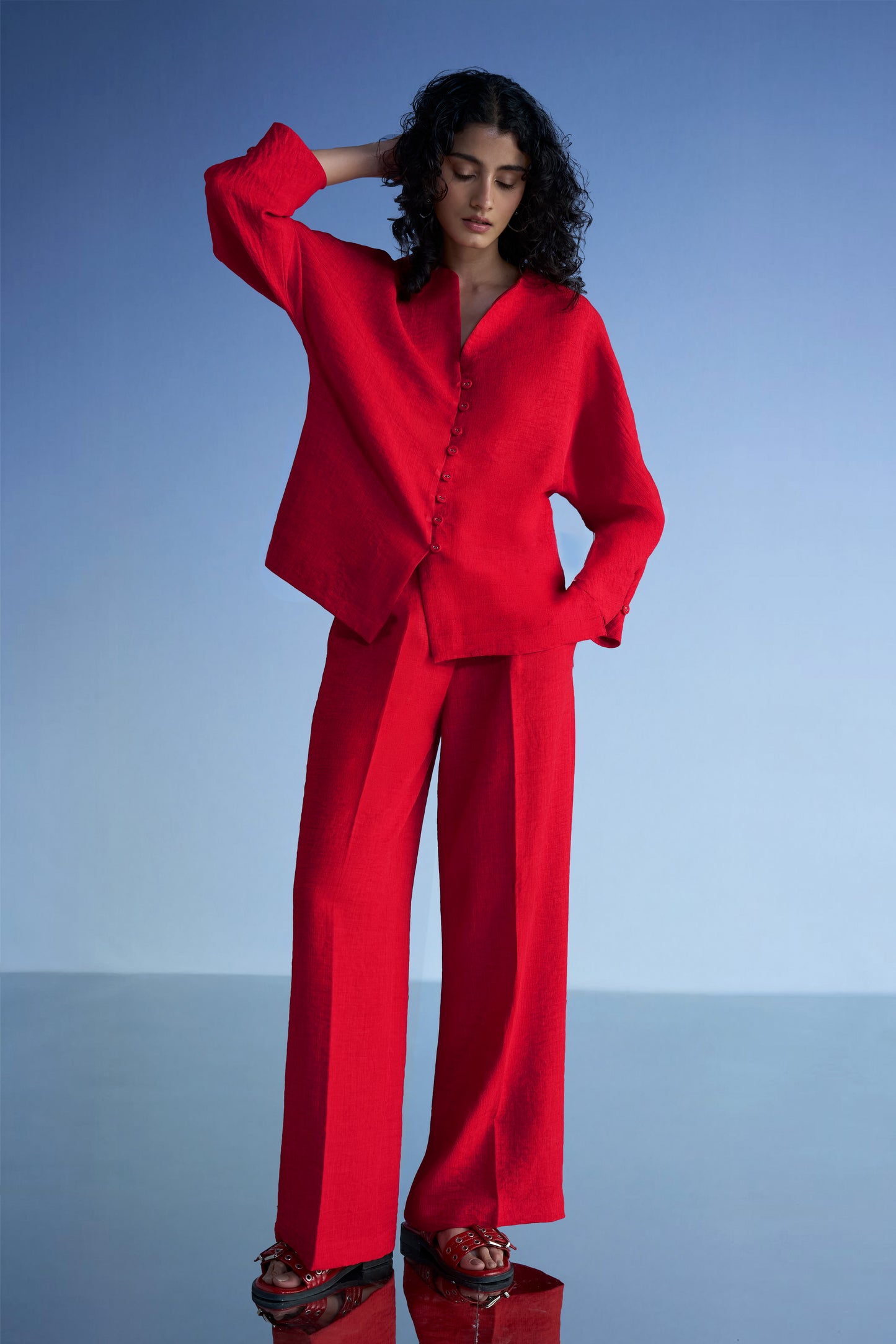BUTTONED CUFF LINEN-TEXTURED SHIRT