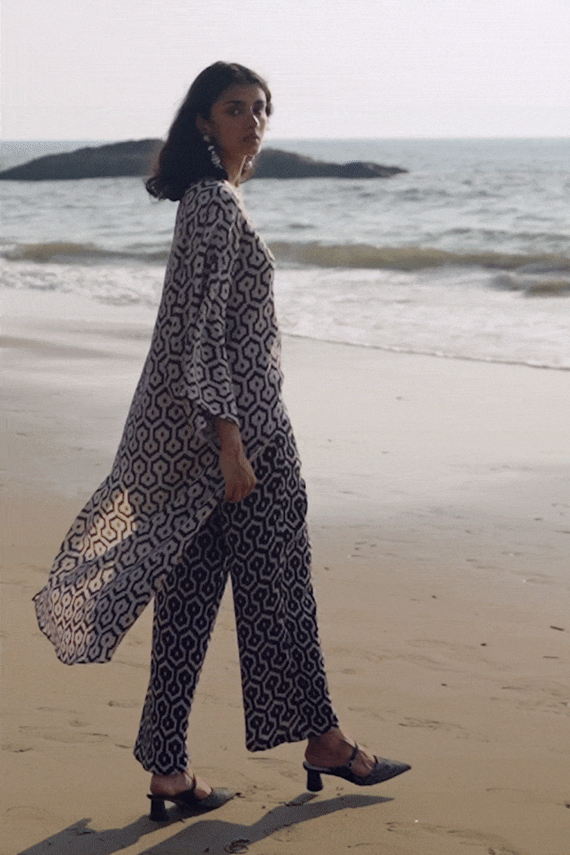 HIGH/LOW PRINTED TOP - dash and dot