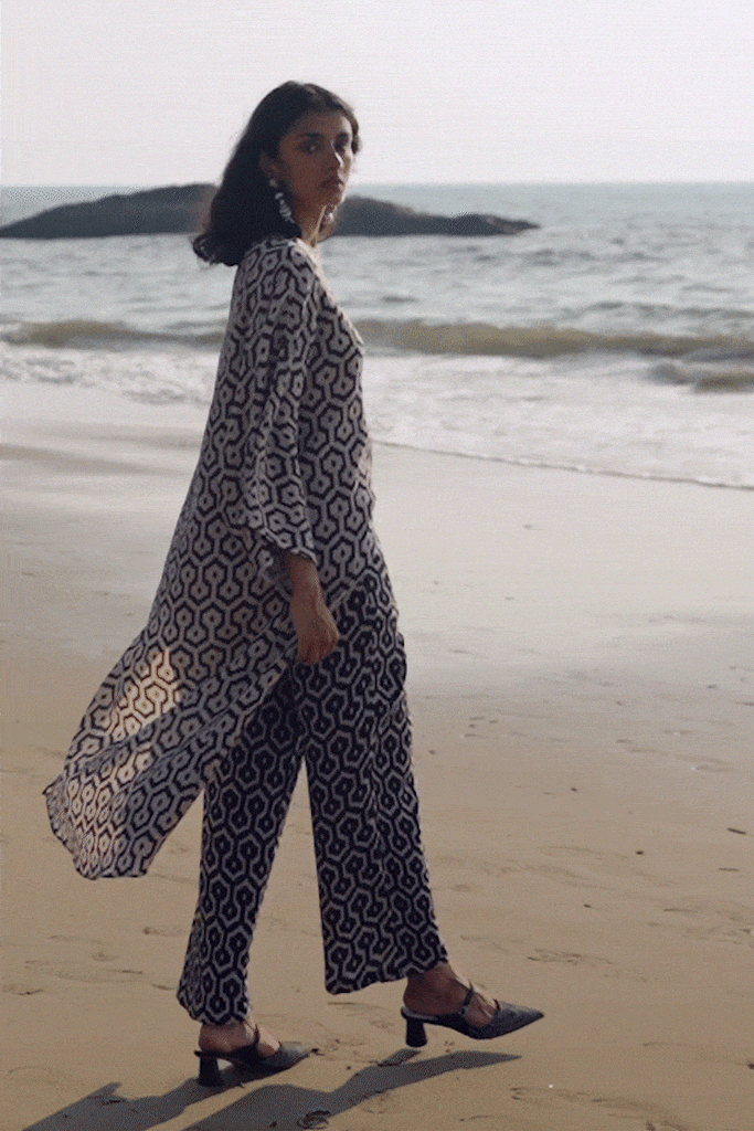 HIGH/LOW PRINTED TOP - dash and dot dash and dot