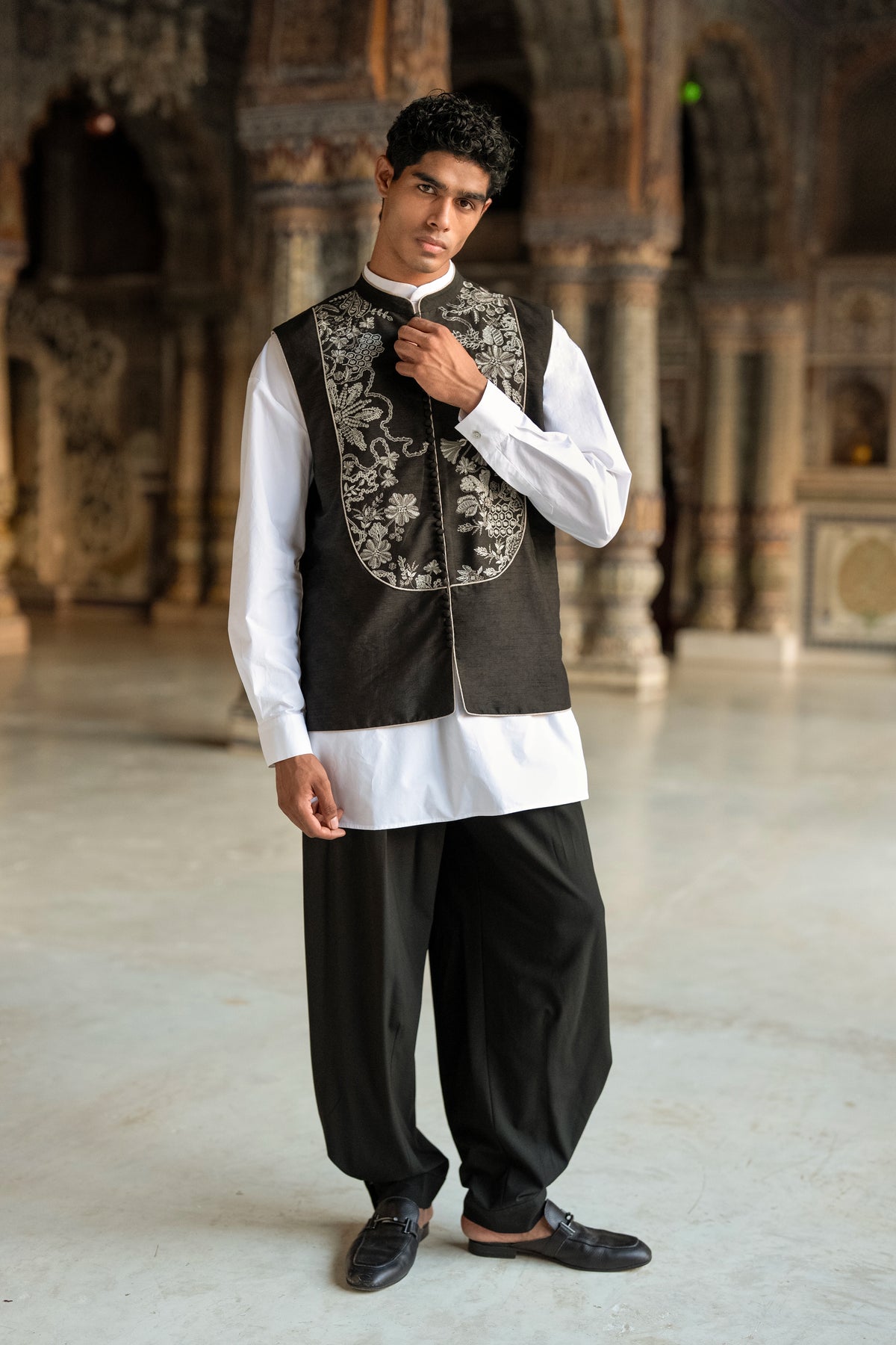 Embroidered Bib Bandi