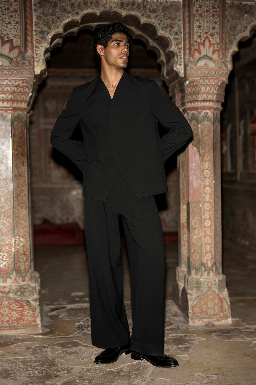 OVERLAPPING CURVED PLACKET BLAZER & WIDE-LEGGED PANT