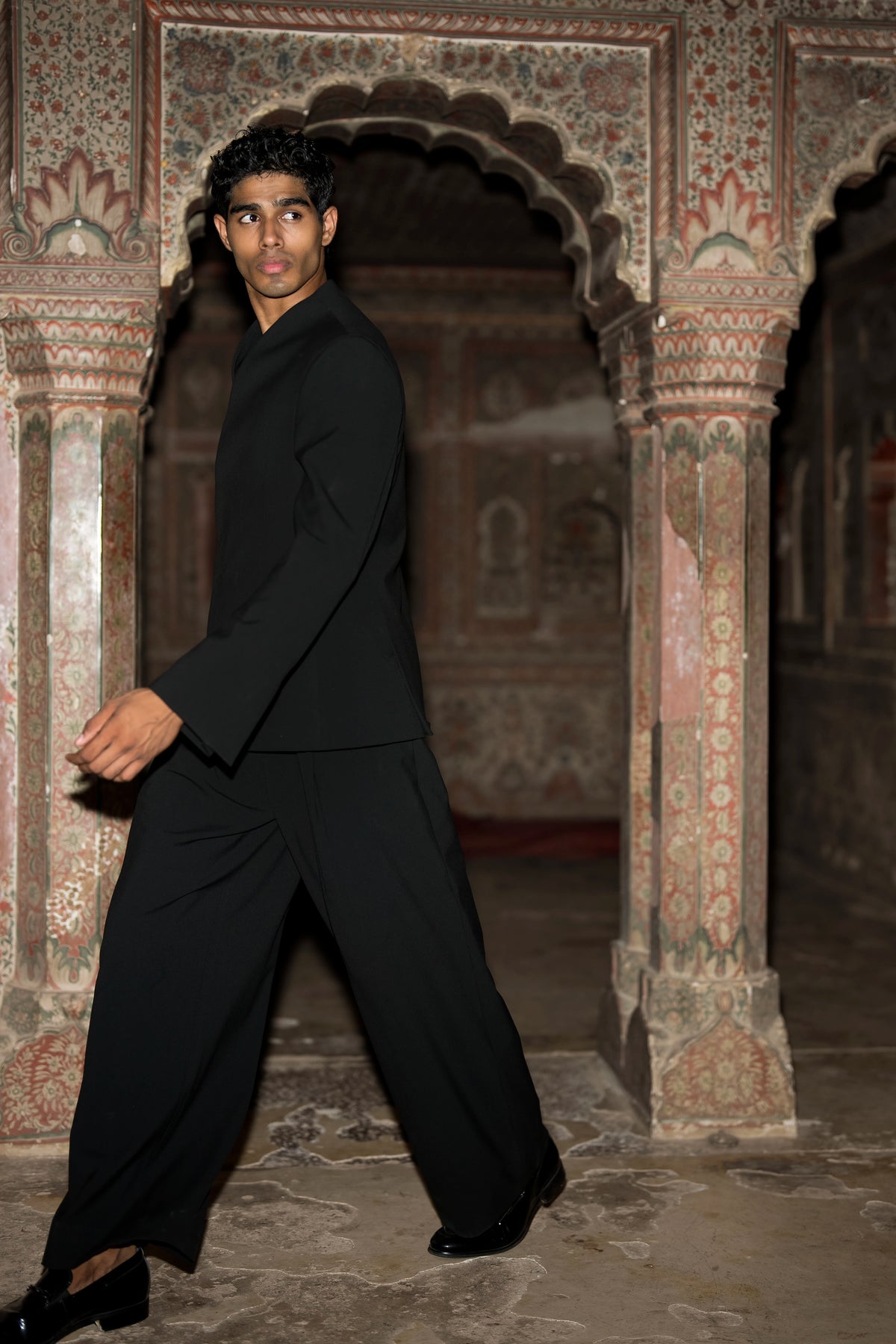Wide-Legged Black Pant