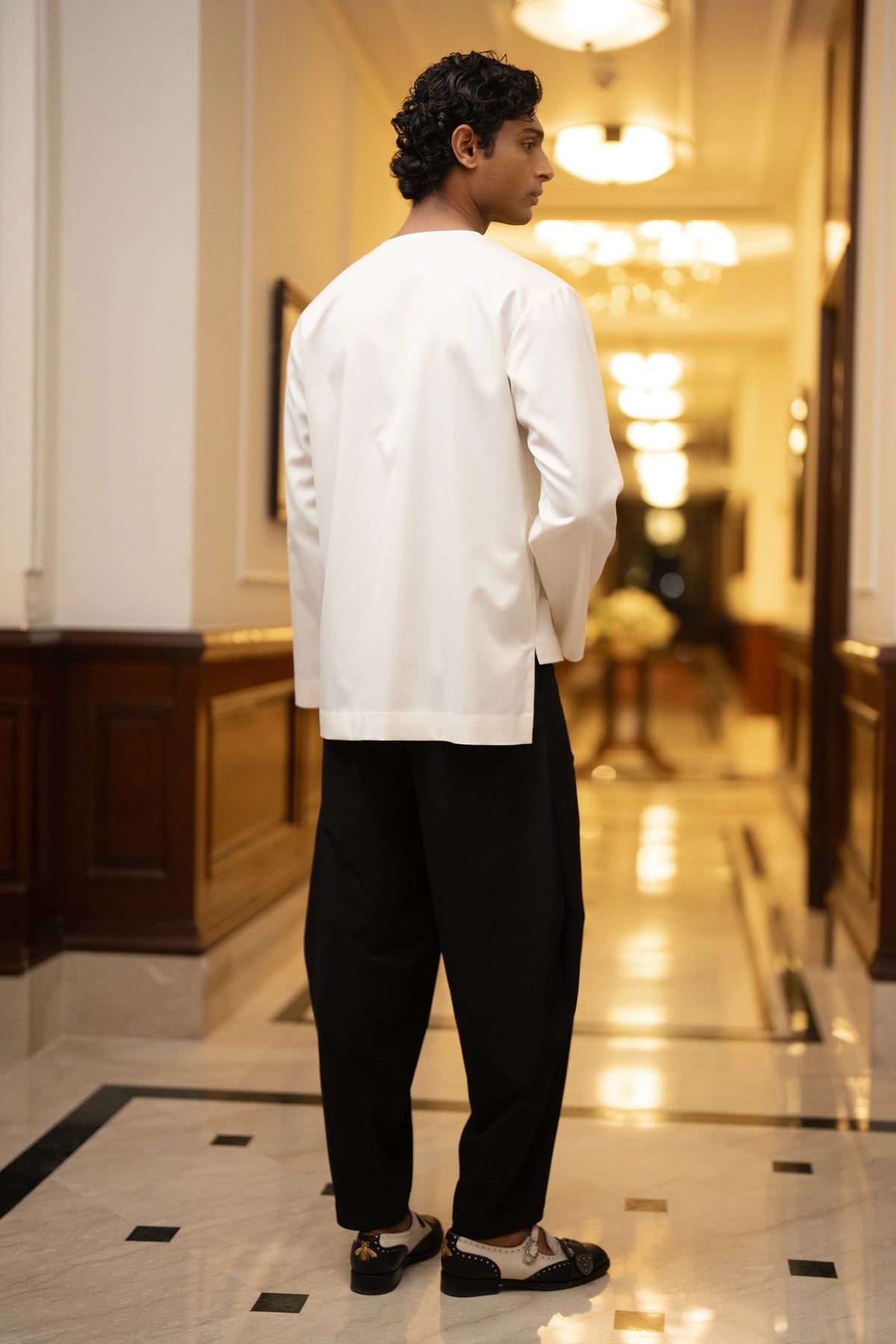 UNEVEN HEM OVERLAP SHIRT & RELAXED FIT BARREL PANT