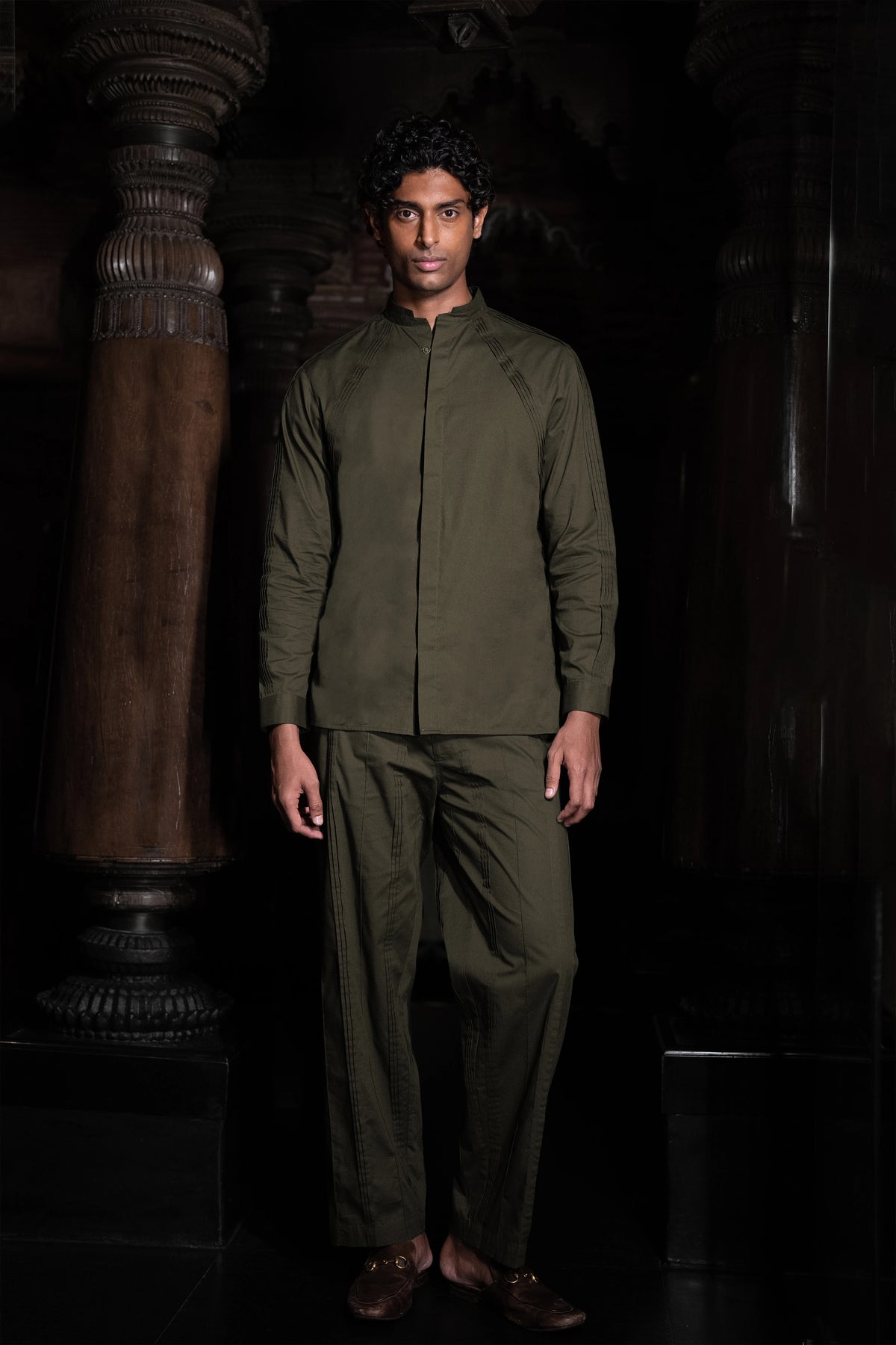 PLEATED POPLIN SHIRT & PINTUCK RELAXED FIT PANT
