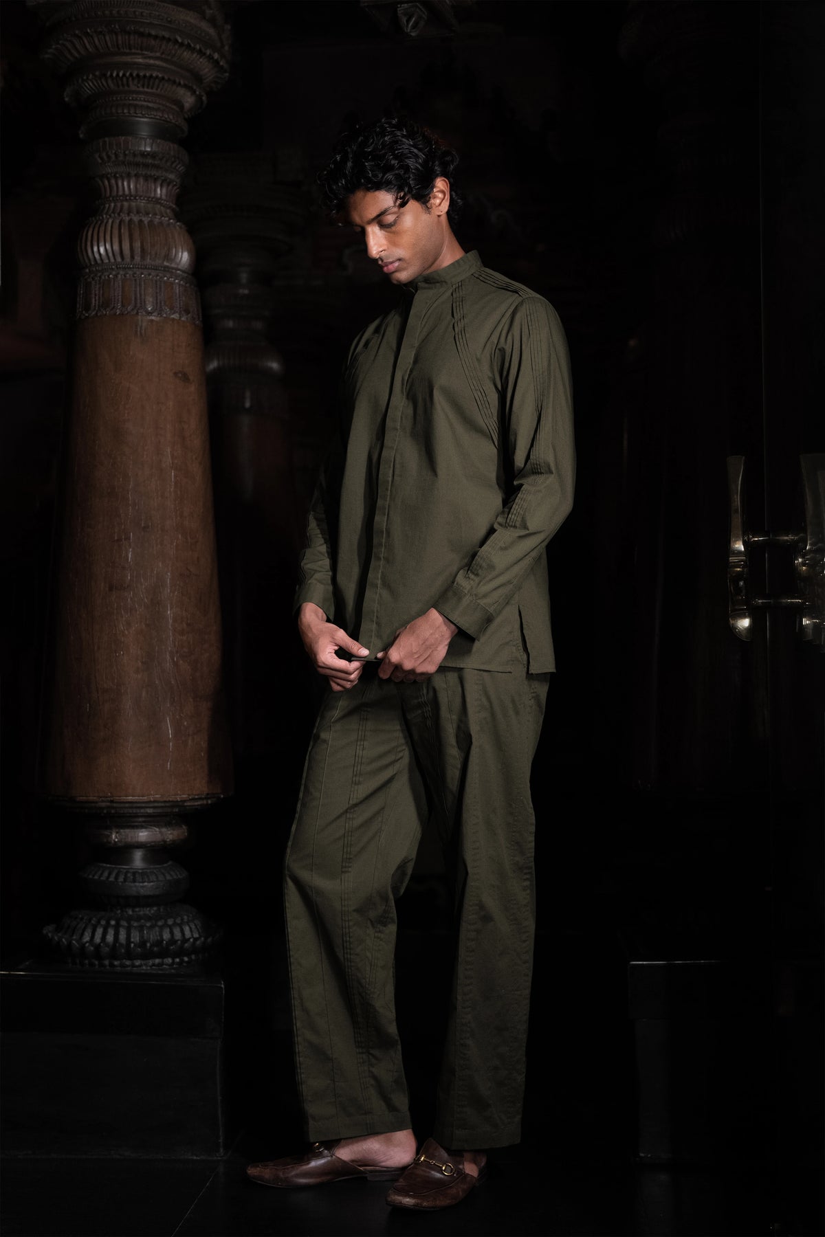 PLEATED POPLIN SHIRT & PINTUCK RELAXED FIT PANT