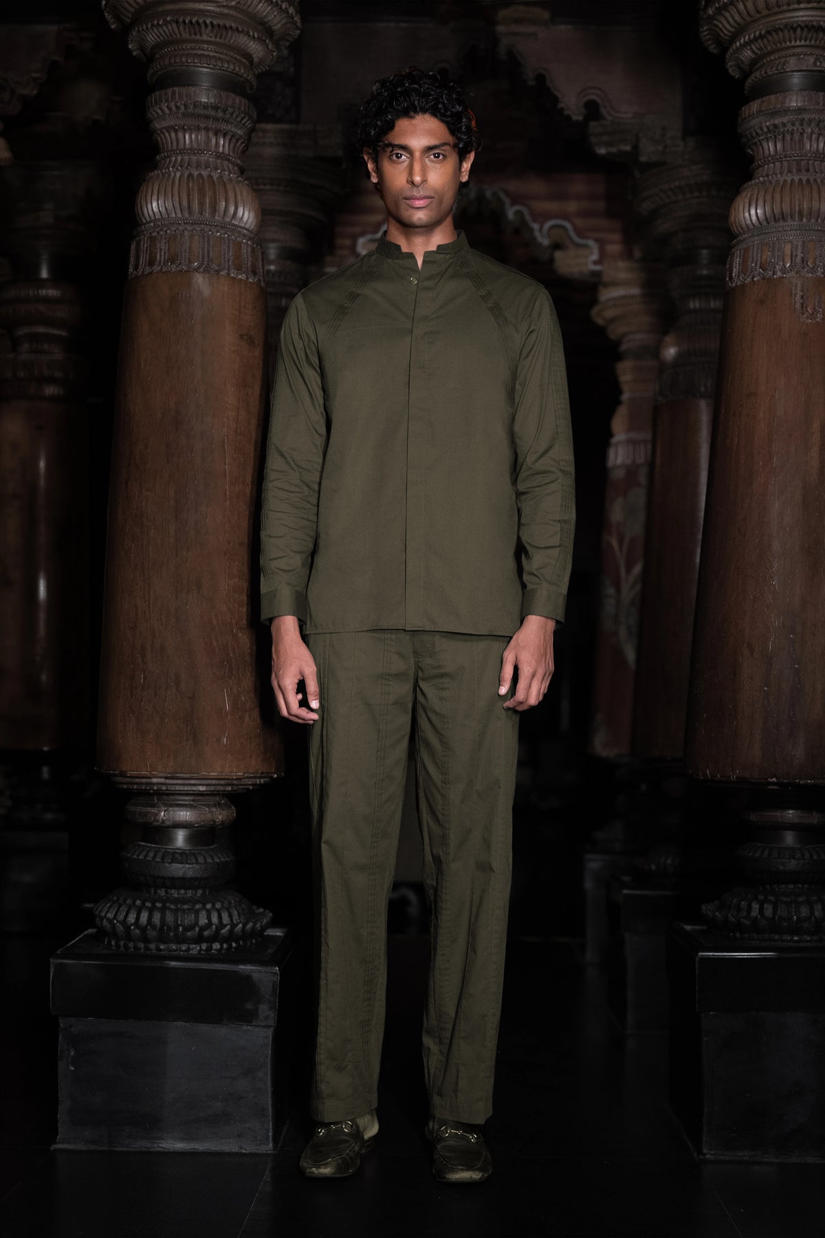 PINTUCK RELAXED FIT PANT