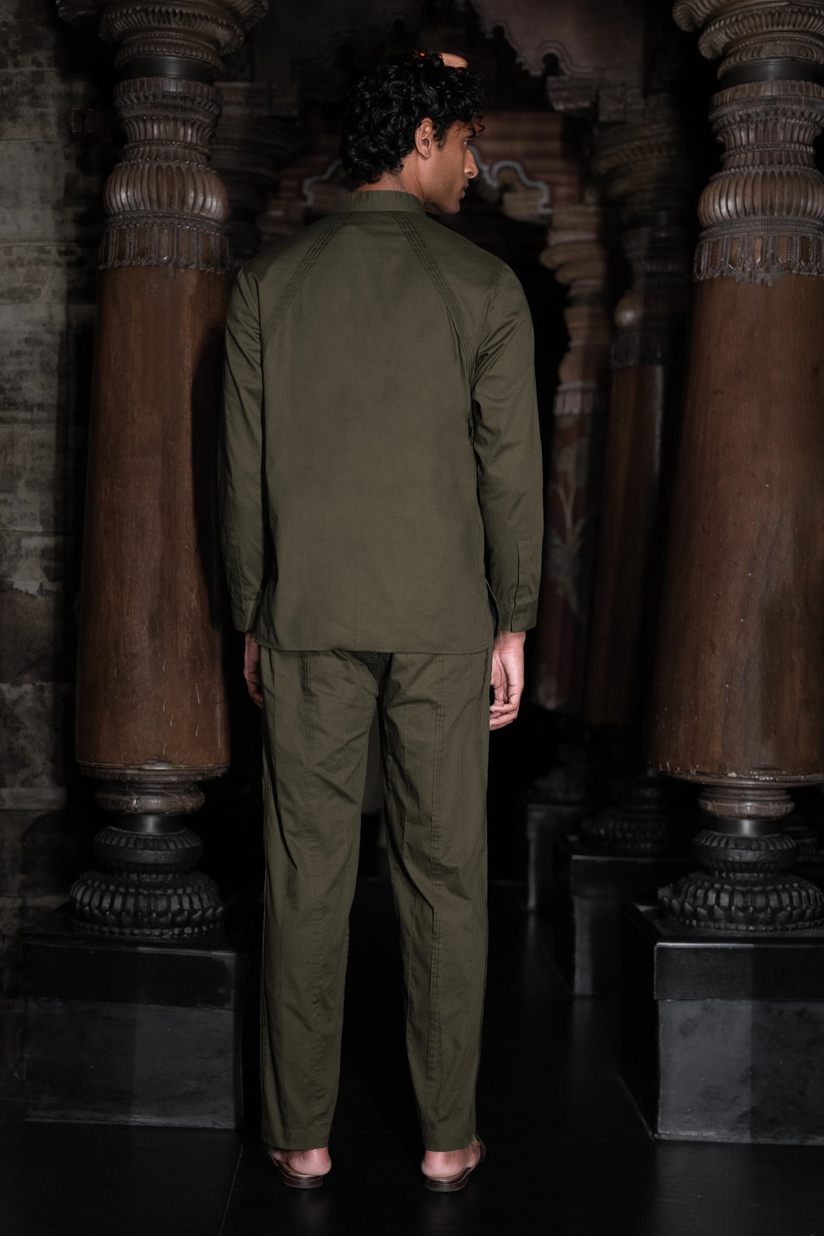 PINTUCK RELAXED FIT PANT