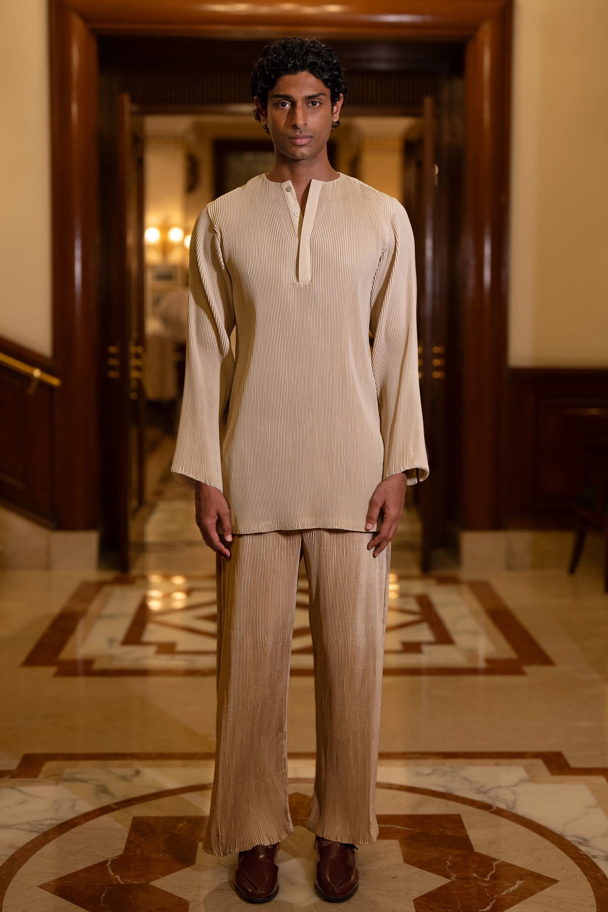 PLEATED STRAIGHT-CUT PANT