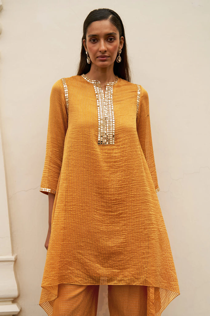 MIRROR TISSUE UNEVEN HEM TOP dash and dot