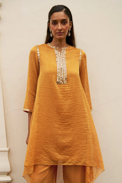 MIRROR TISSUE UNEVEN HEM TOP