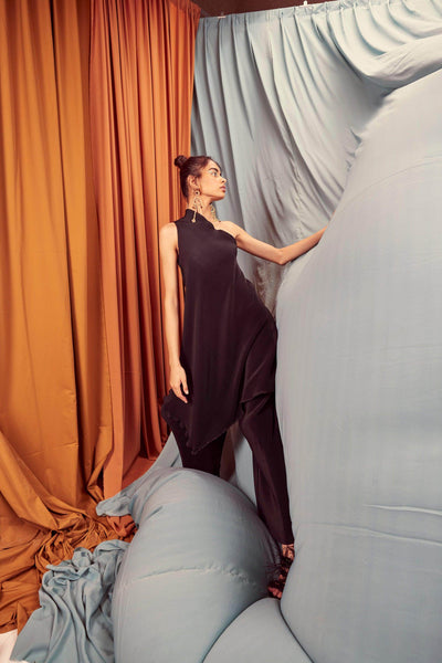 ONE-SHOULDERED PLEAT SET - dash and dot