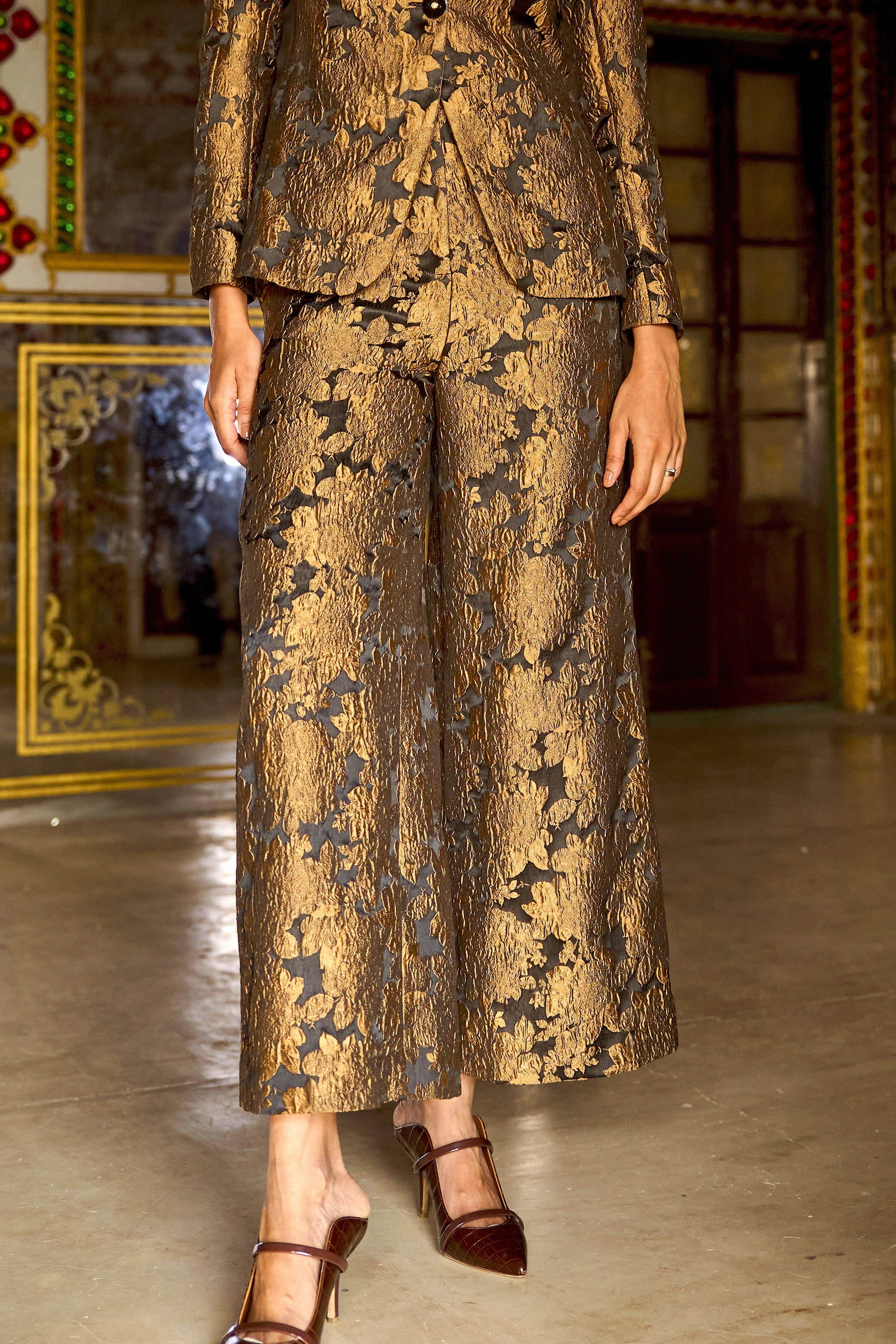 brocade cigarette pants Dolce & Gabbana Floral - N0000 Nero Crafted from an emerald green and shimmering bronze jacquard fabric Brocade Cigarette Pants XL