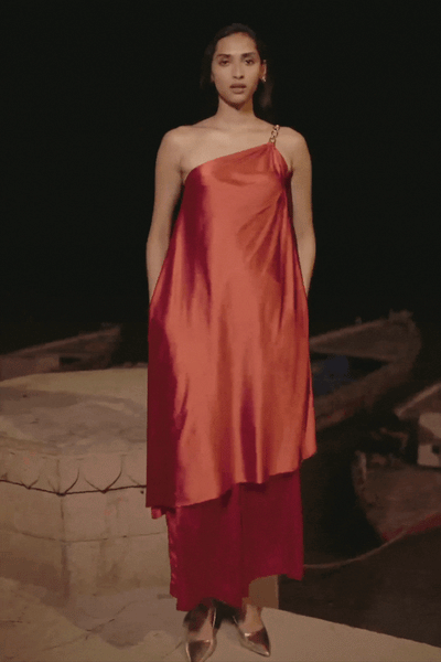 ONE SHOULDER CHAIN AND FLARE SET - dash and dot