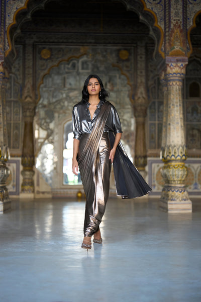 TEXTURED LAMÉ SARI DRAPE SKIRT