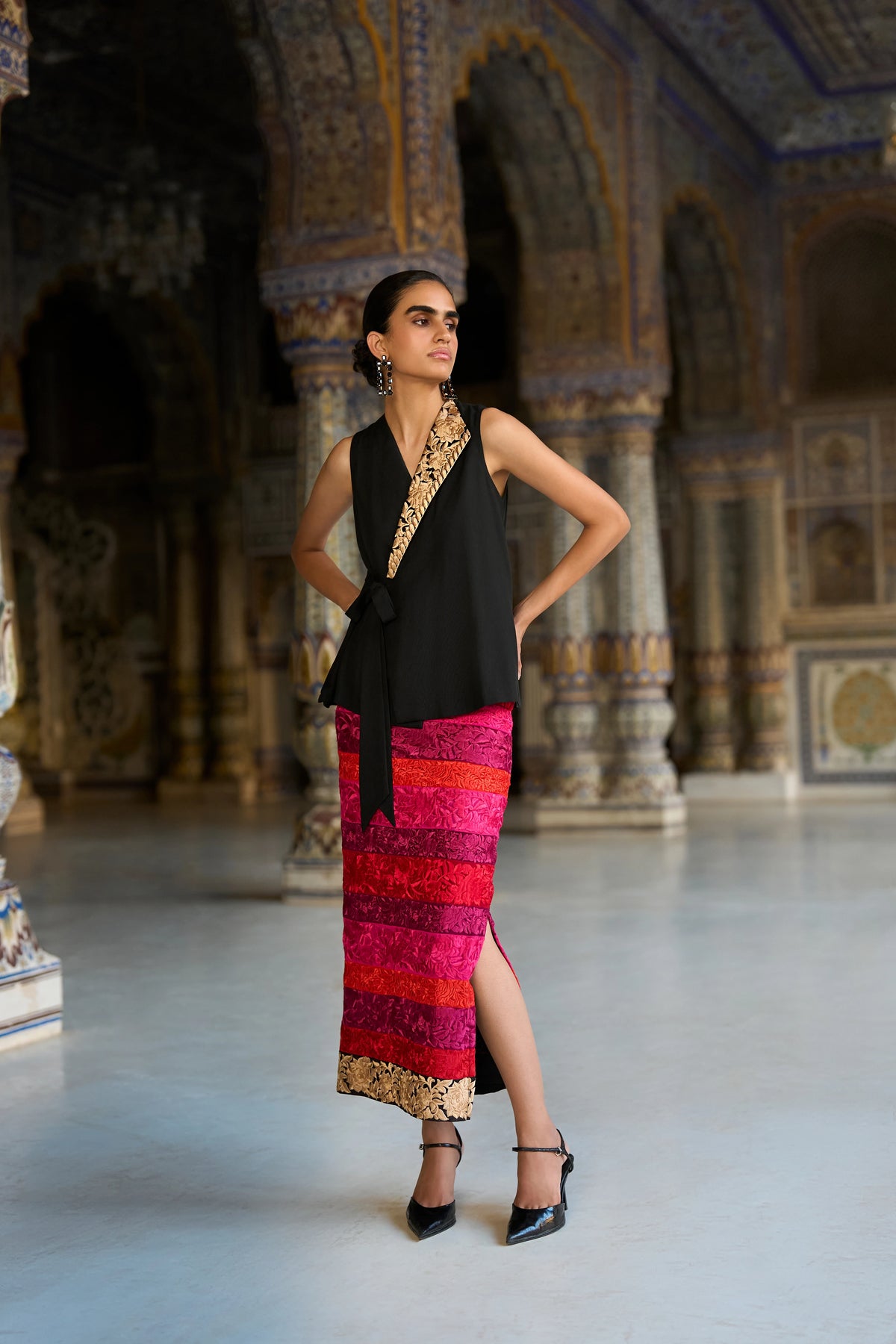 EMBROIDERED SIDE-TIE WAISTCOAT