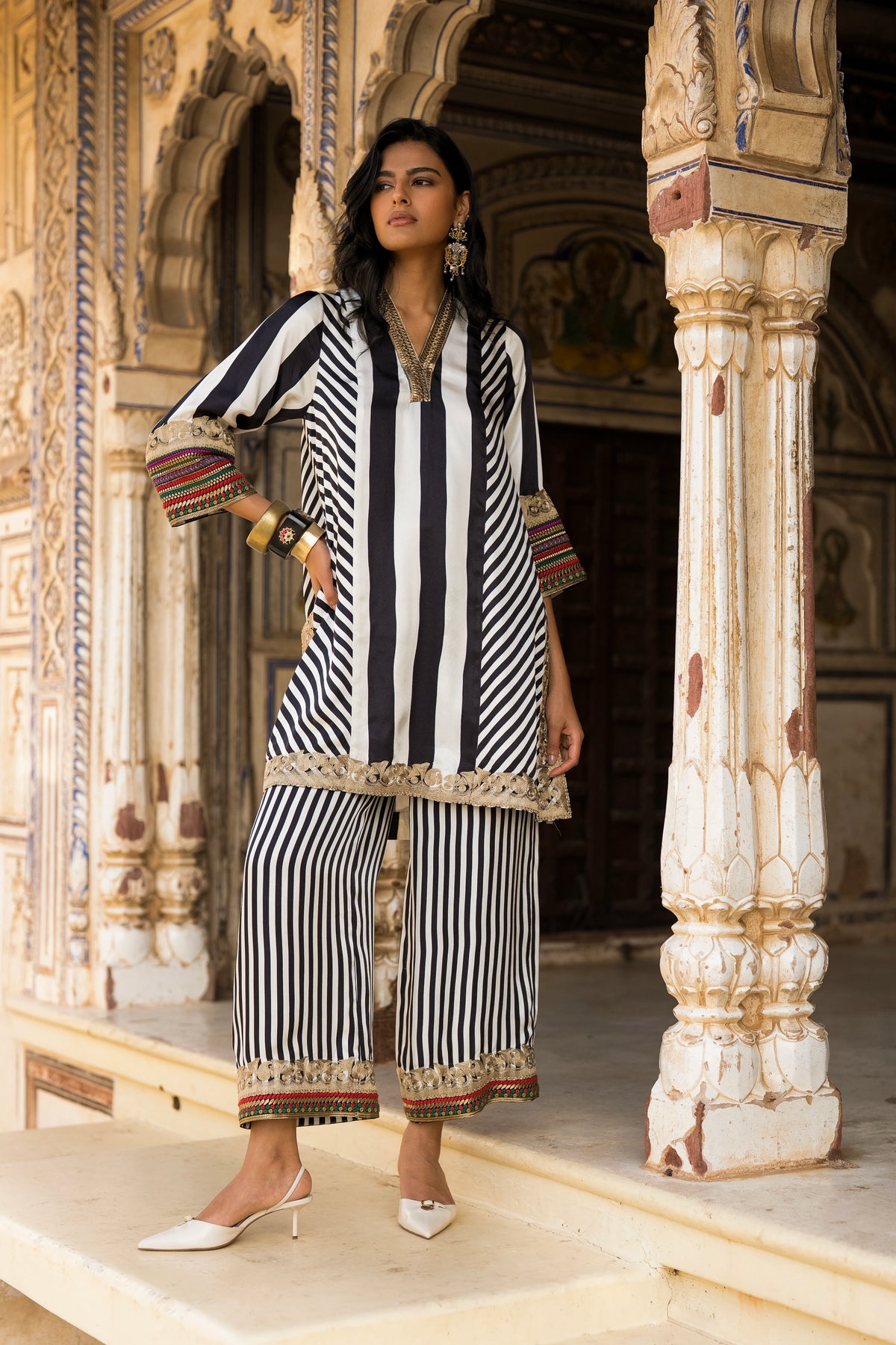 EMBROIDERED STRIPED TOP