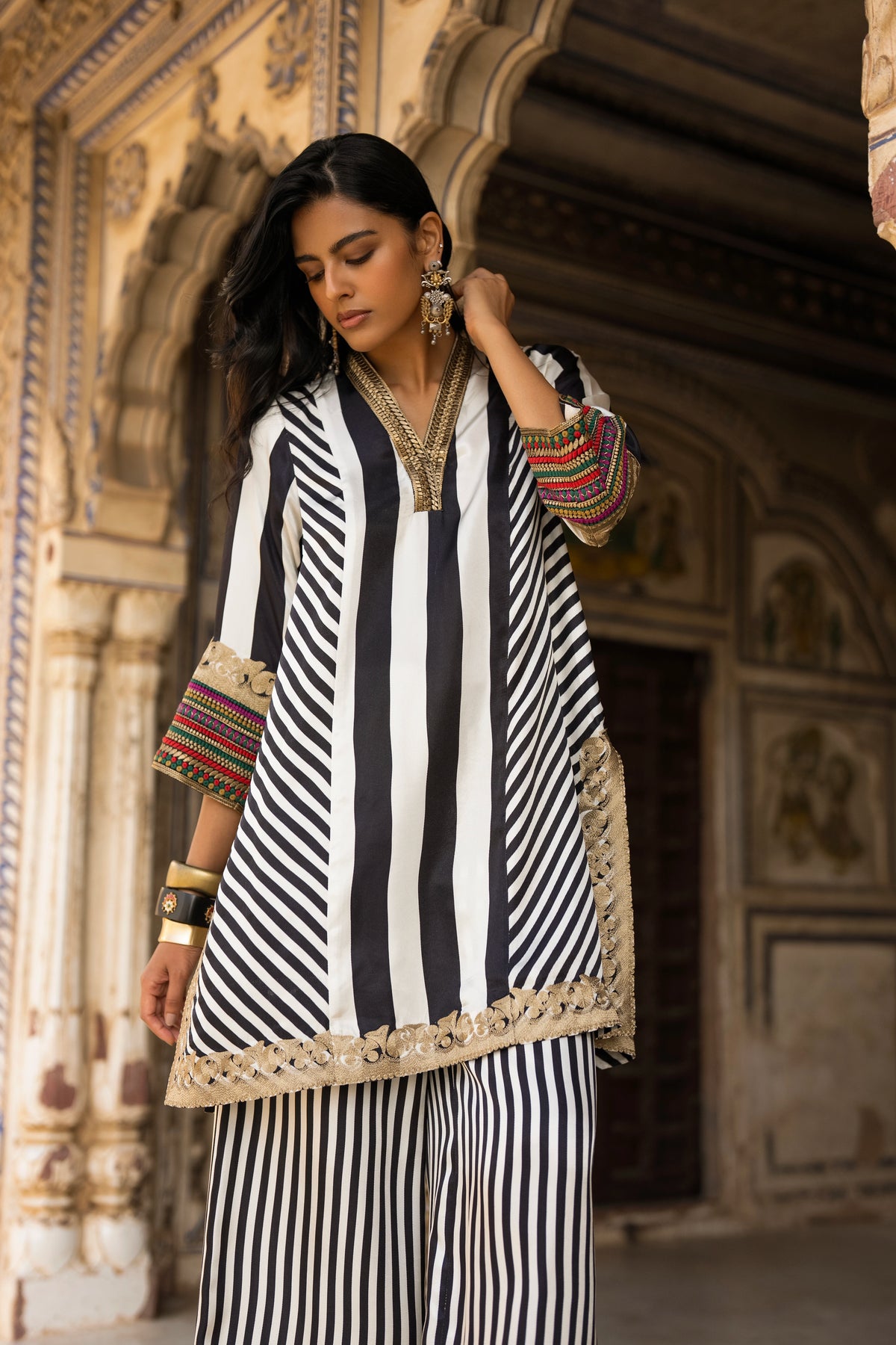 EMBROIDERED STRIPED TOP