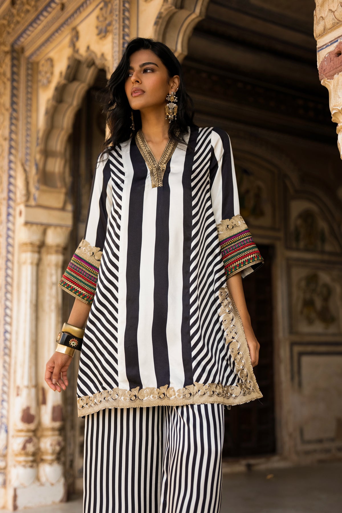 EMBROIDERED STRIPED TOP