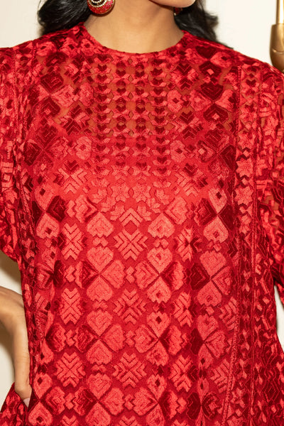 EMBROIDERED BOXY TOP