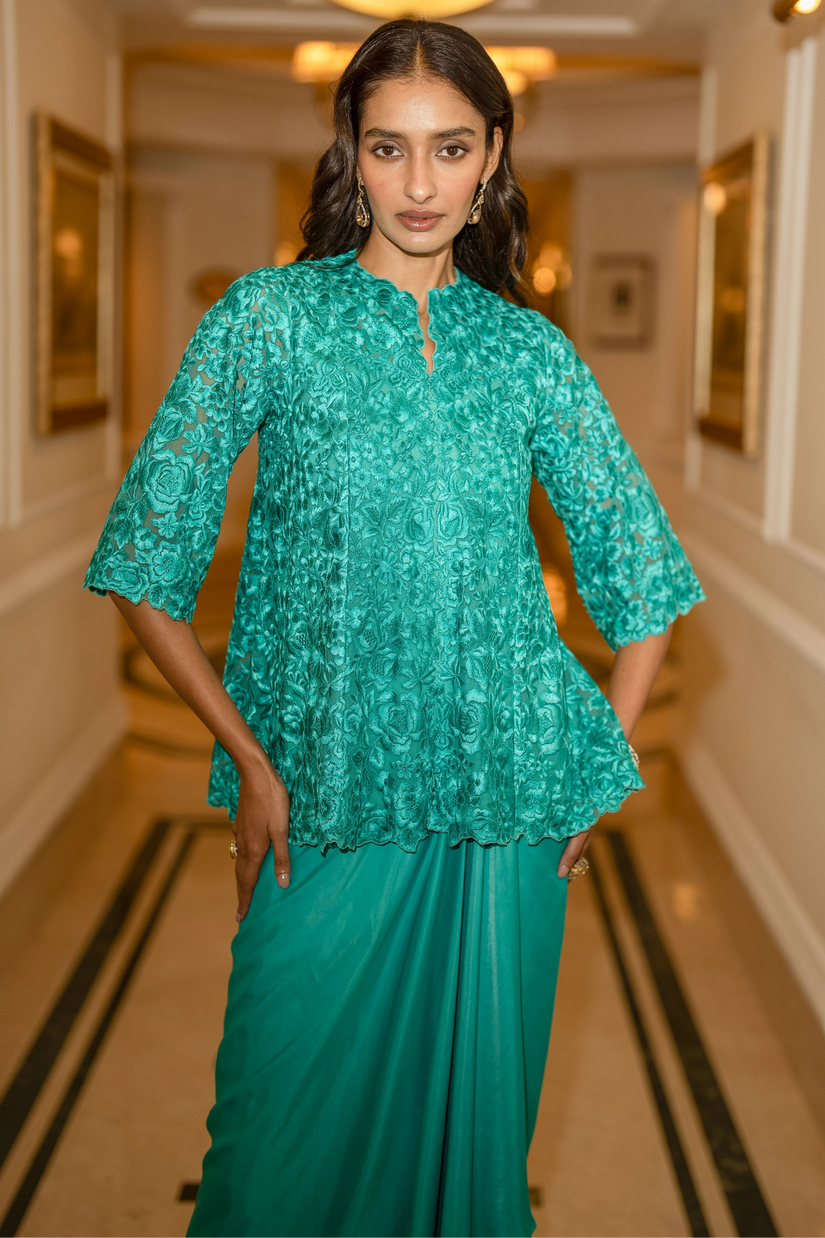 EMBROIDERED SCALLOPED TOP
