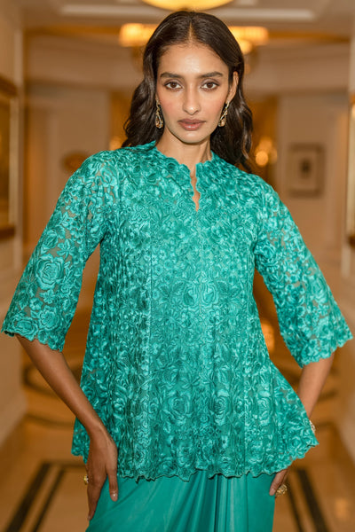 EMBROIDERED SCALLOPED TOP