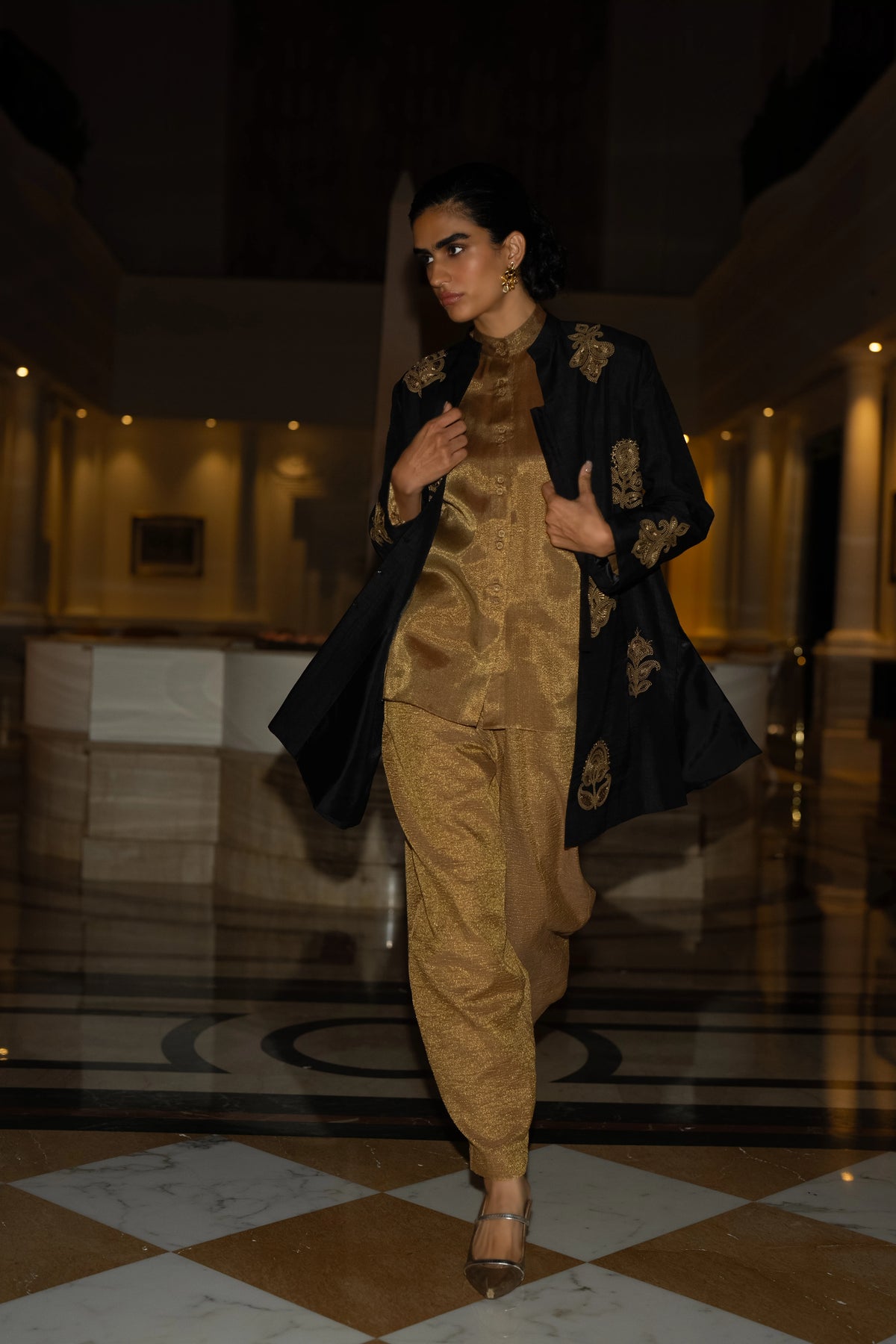 MOTIF EMBROIDERED TEXTURED JACKET