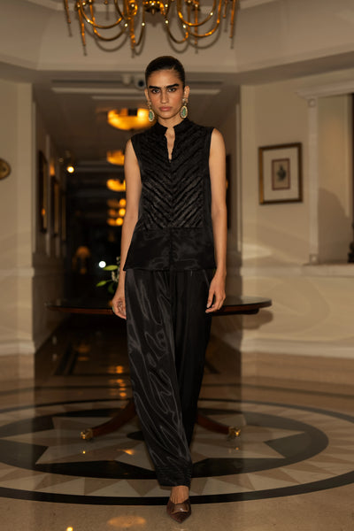 WIDE-LEGGED SATIN TWILL PANT