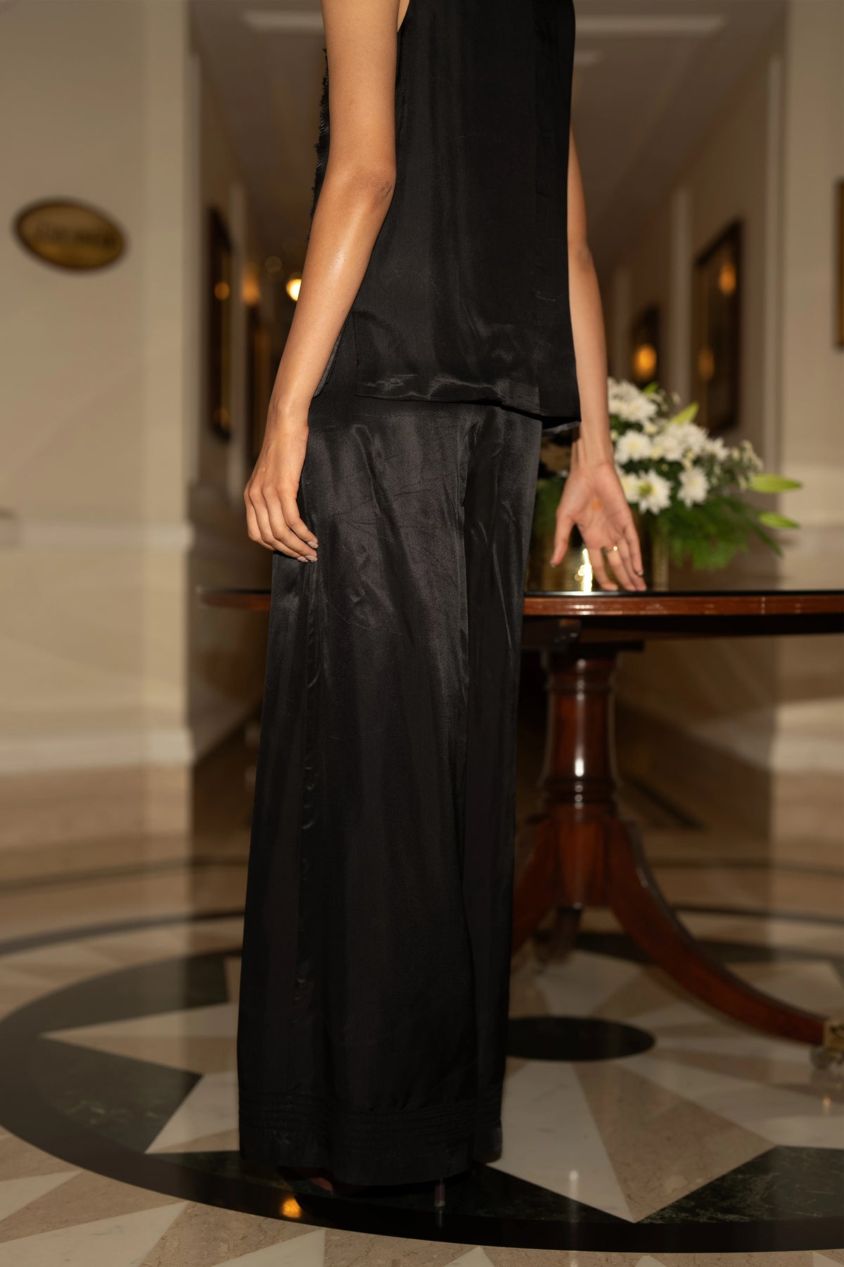 WIDE-LEGGED SATIN TWILL PANT