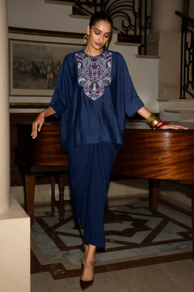 EMBROIDERED TEXTURED BOXY TOP