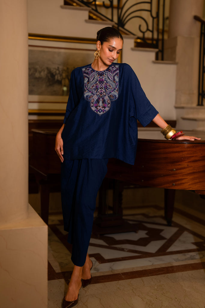 EMBROIDERED TEXTURED BOXY TOP dash and dot