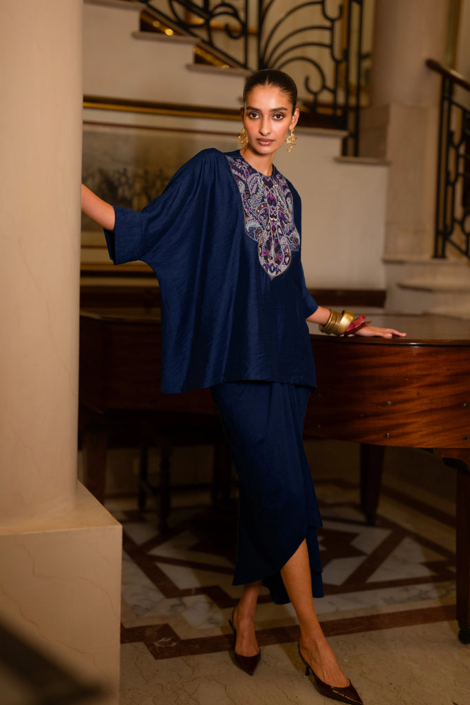 EMBROIDERED TEXTURED BOXY TOP dash and dot
