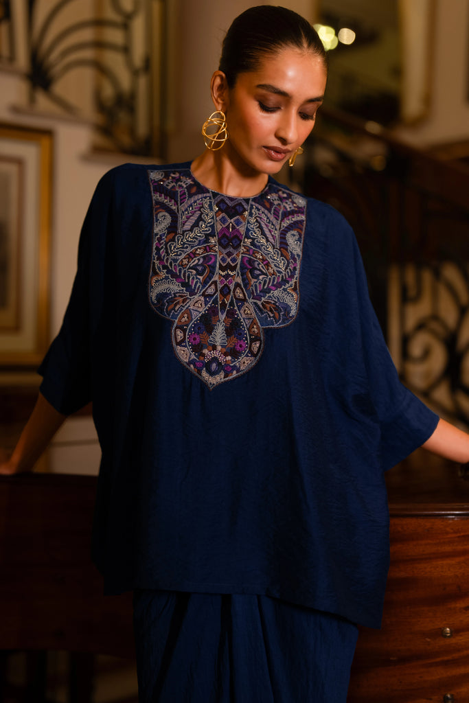 EMBROIDERED TEXTURED BOXY TOP dash and dot