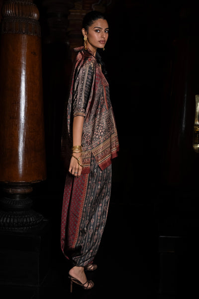 PLACEMENT PRINT COWL PANT