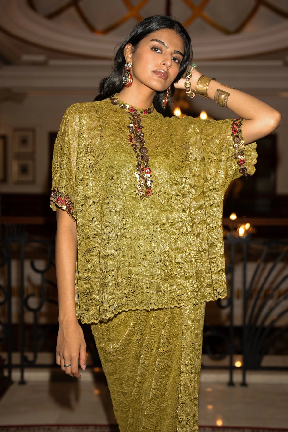 EMBROIDERED BOXY LACE TOP