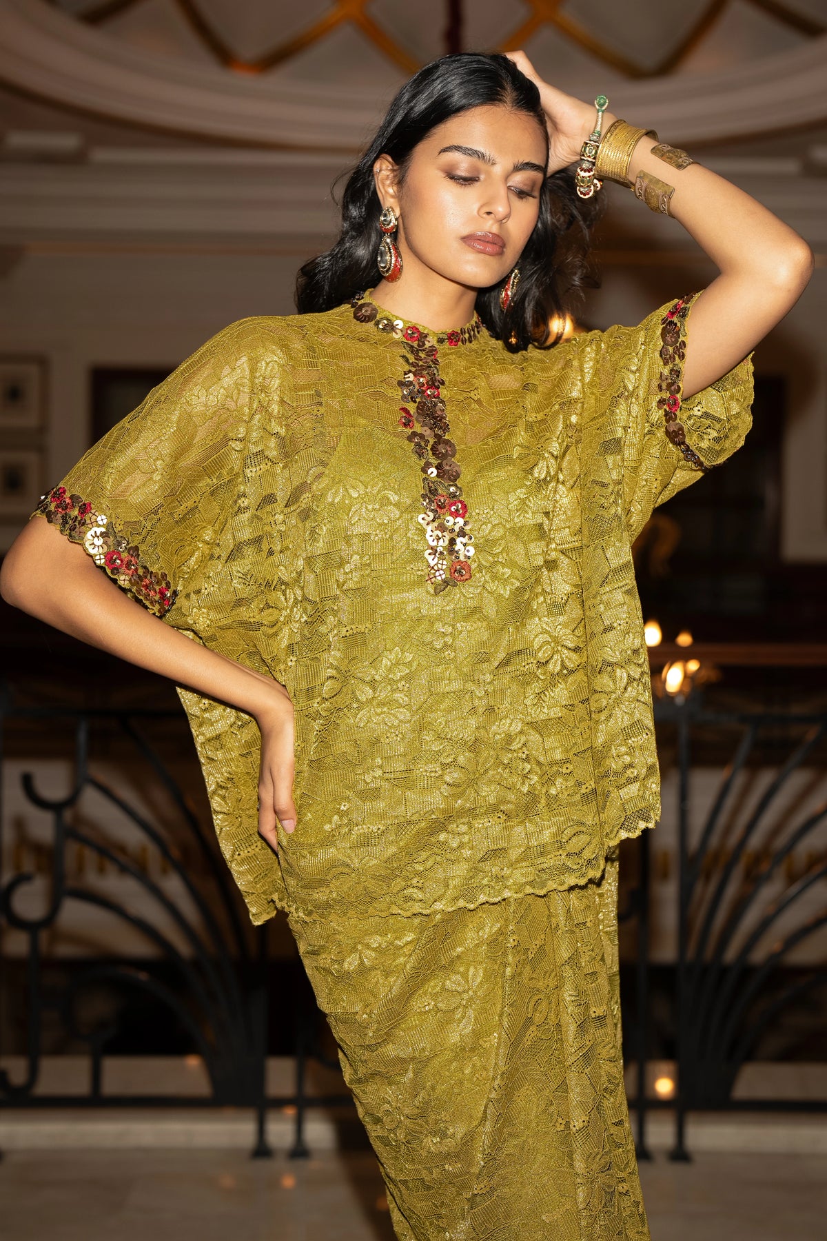 EMBROIDERED BOXY LACE TOP