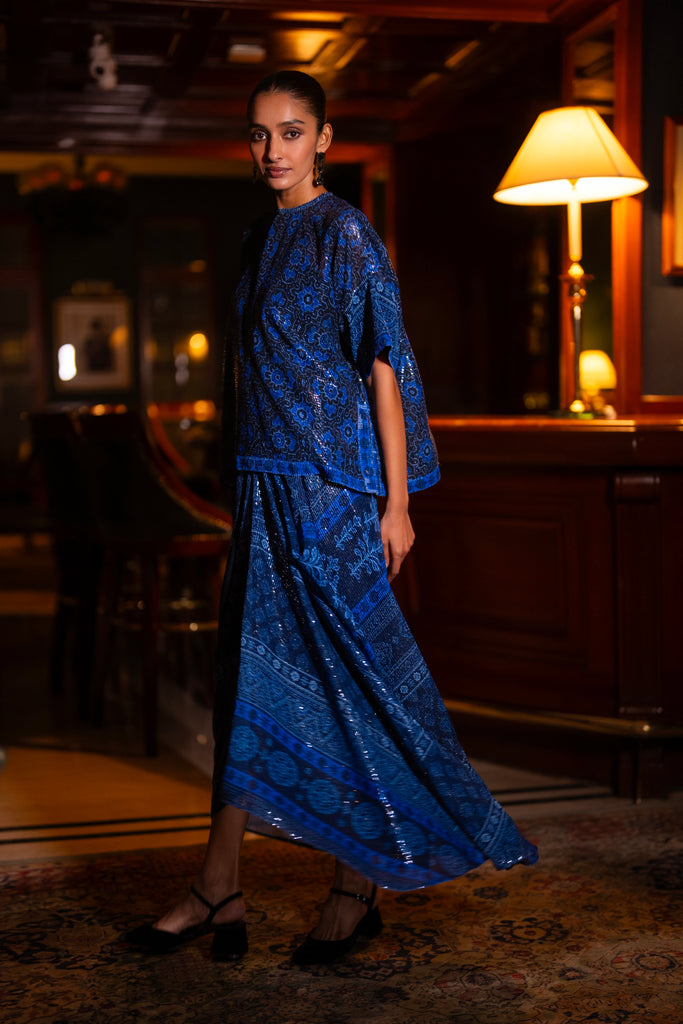 PATTERNED BLUE SEQUIN BOXY TOP dash and dot