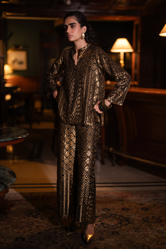 GEOMETRIC SEQUIN EMBROIDERED TOP dash and dot