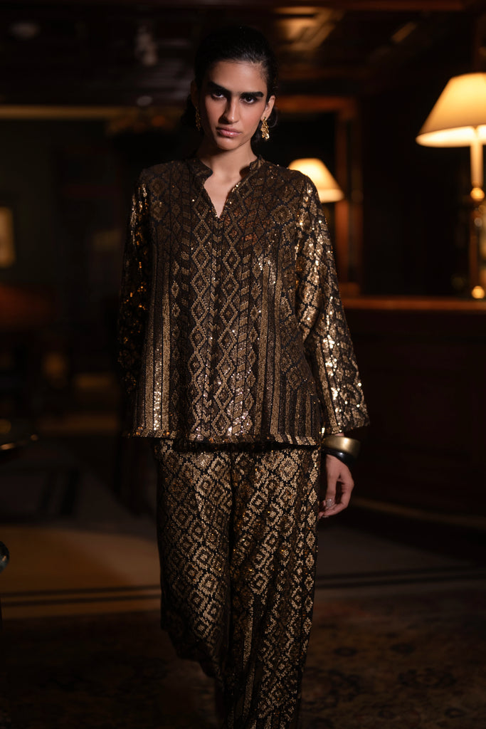 GEOMETRIC SEQUIN EMBROIDERED TOP dash and dot