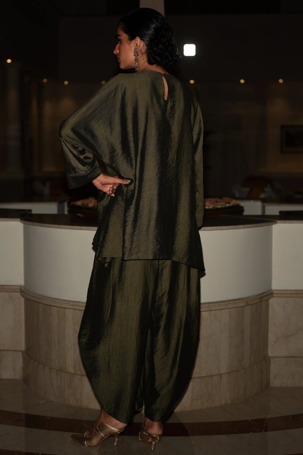 EMBROIDERED BIB TOP & TEXTURED BARREL PANT