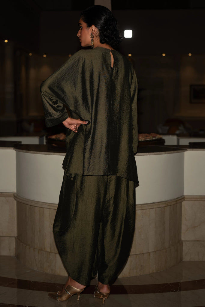 EMBROIDERED BIB TOP & TEXTURED BARREL PANT dash and dot