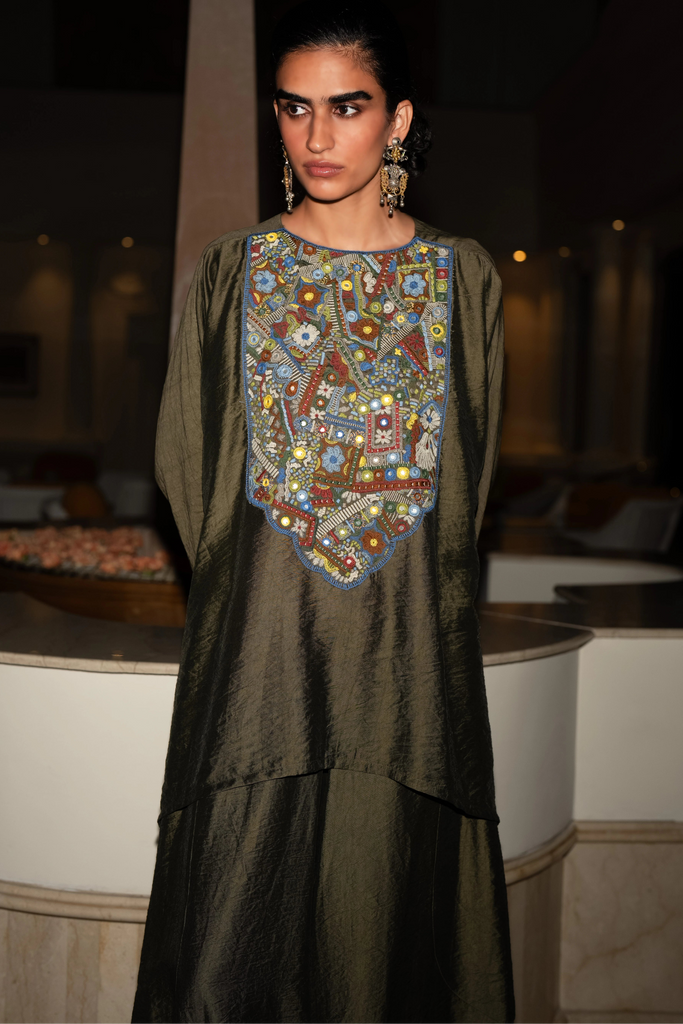 EMBROIDERED BIB TOP & TEXTURED BARREL PANT dash and dot
