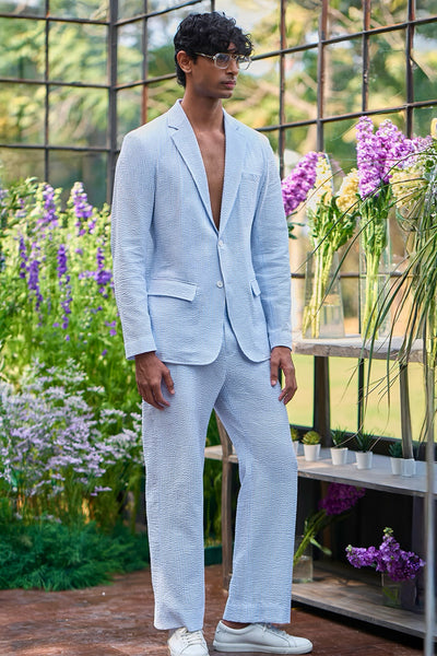 SEERSUCKER SUIT