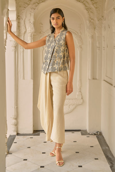 LINEN EMBROIDERED SLEEVELESS TOP