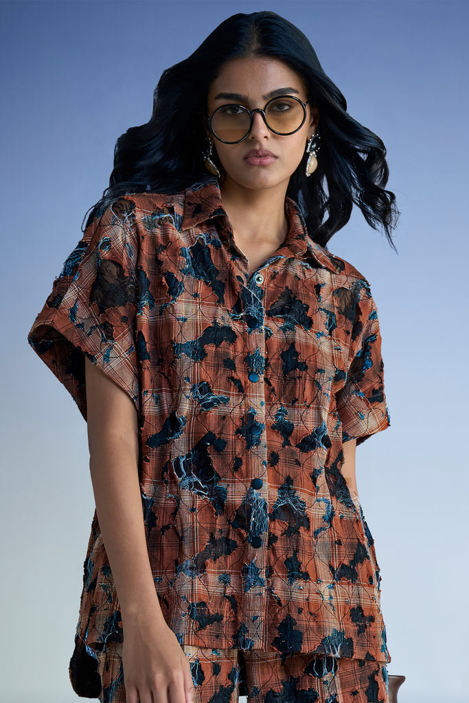 DISTRESSED STRUCTURED SHIRT dash and dot