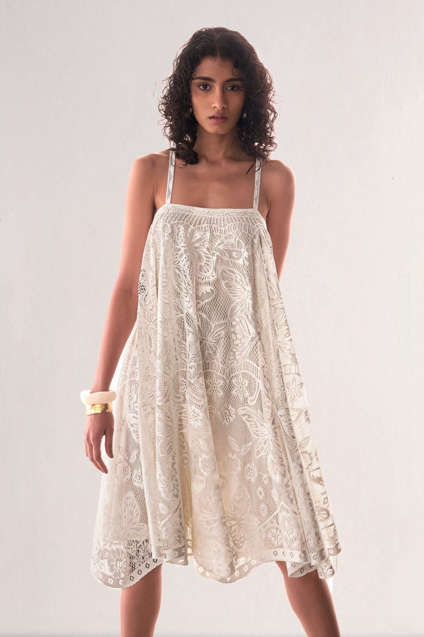 SCALLOPED LACE MINI