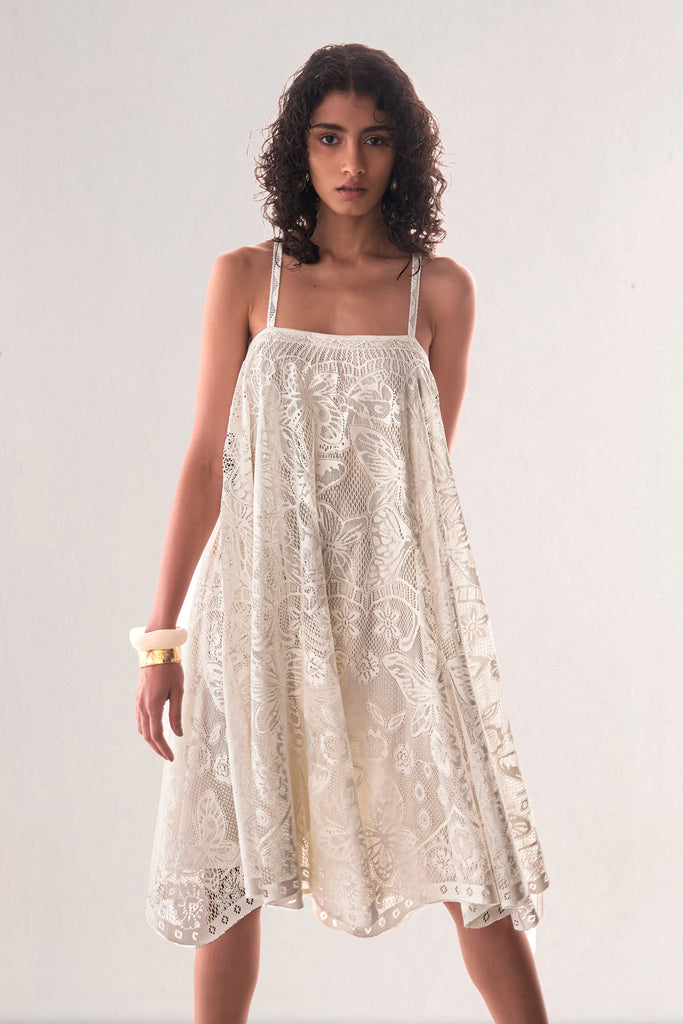 SCALLOPED LACE MINI dash and dot
