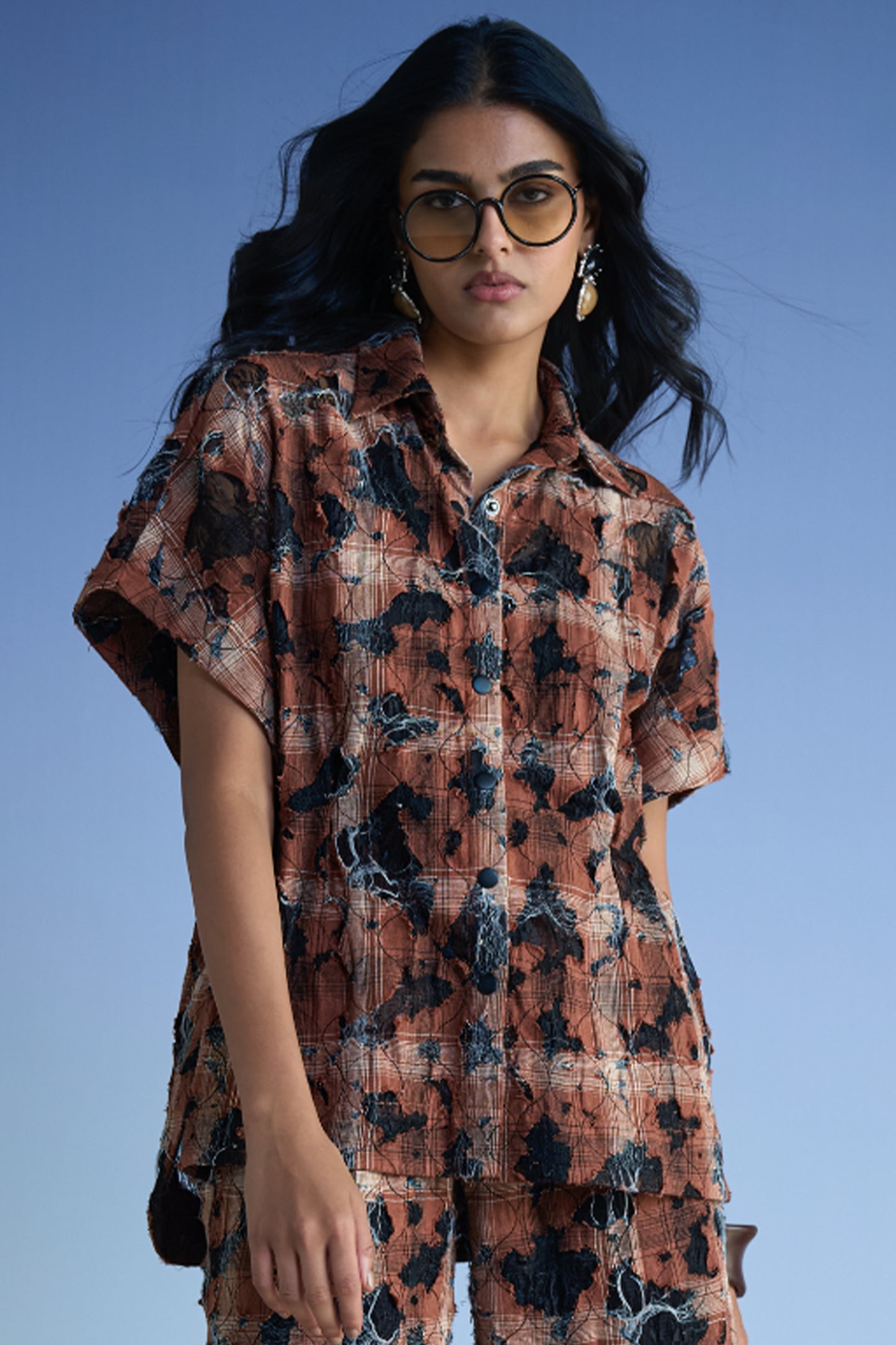 DISTRESSED STRUCTURED SHIRT